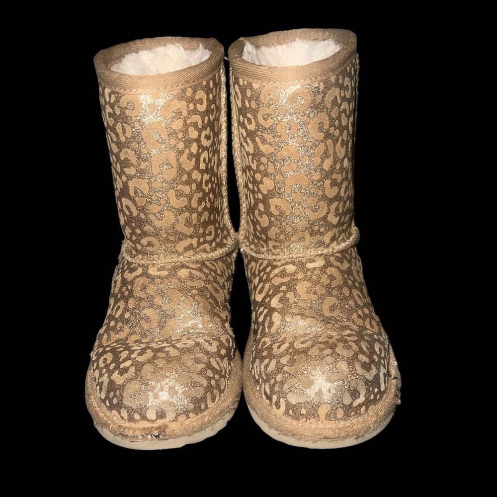 Kids ugg boots size 1